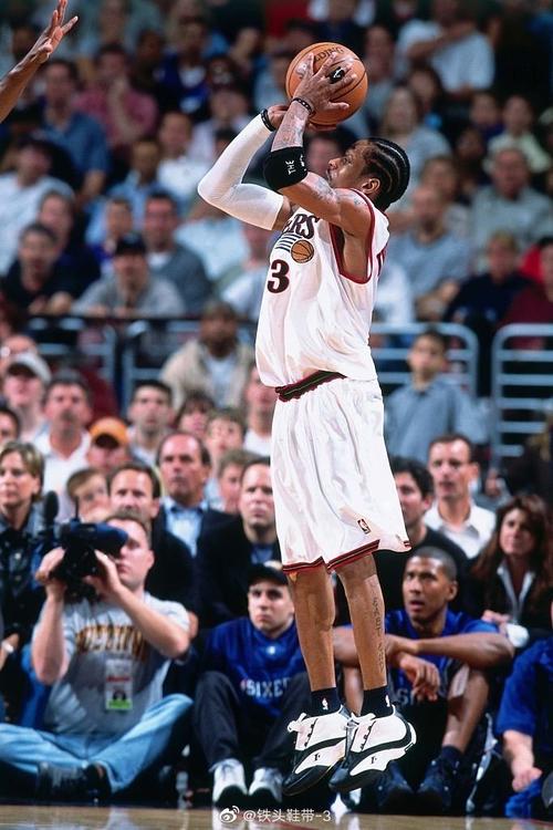 官方：除了被停赛一场之外，阿莱格里还被罚款1万欧元（官方通报：阿莱格里被禁赛一场并处以1万欧元罚款）