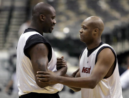 活塞13连胜追平队史纪录！坎宁安24+11带队客场险胜步行者（活塞豪取13连胜追平队史最佳，坎宁安24+11率队客场险克步行者）