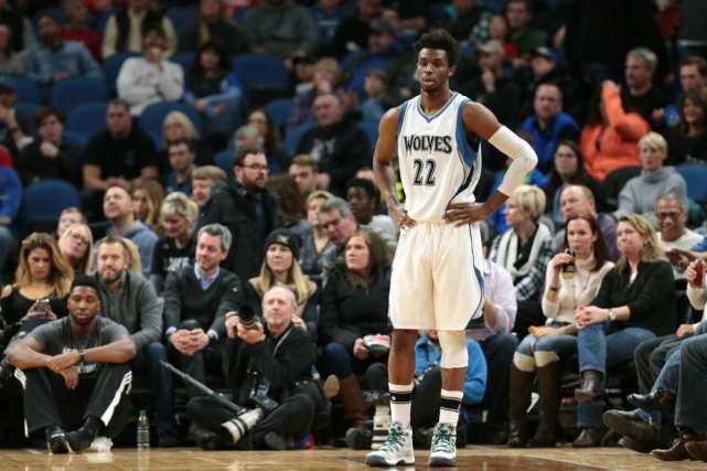 武磊受邀出席上海徐汇区足球超级联赛开幕式，并宣布比赛开幕（武磊出席上海徐汇区足球超级联赛开幕式并宣布开赛）