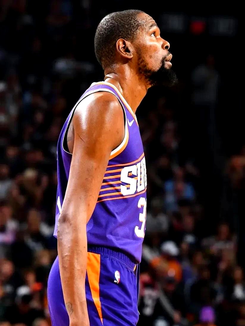 东契奇三双再升级打破联盟纪录（东契奇再攀三双新高，刷新联盟纪录）