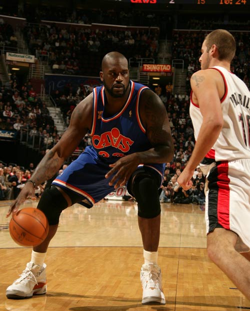 利物浦主帅斯洛特做出惊人决定：萨拉赫罕见坐上替补席（利物浦主帅斯洛特大胆调整：萨拉赫意外无缘首发）