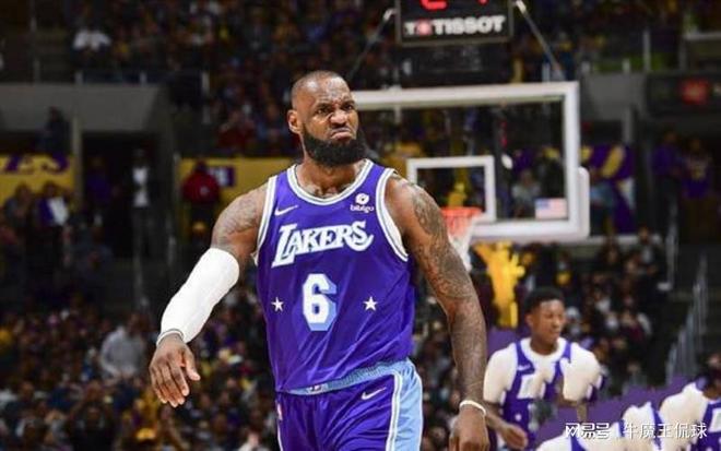 乱战高手！张宁13中7得到21分7篮板2助攻（张宁火力全开：13投7中砍下21分7篮板2助攻）