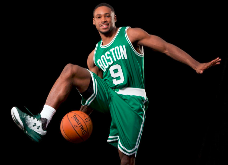 中场核心连续助攻率突破赛季纪录（中场大脑连场助攻率刷新赛季新高）